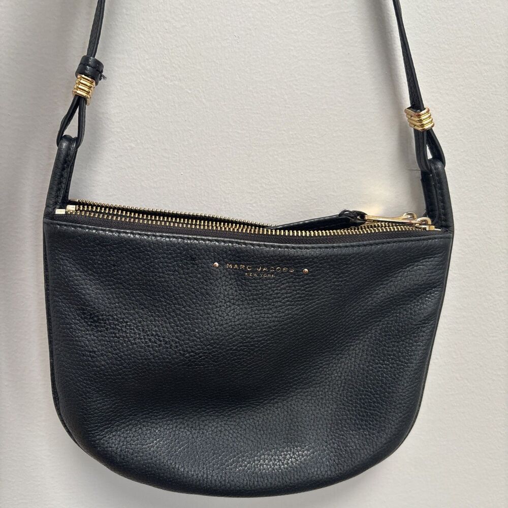 Marc Jacob’s Pebbled Leather Y2K SOHO Designer Envelope Crossbody Zip Pouch 90s